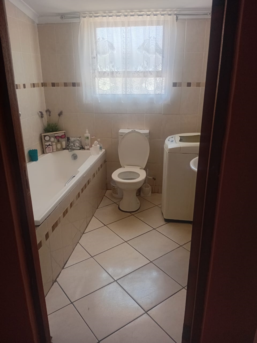 2 Bedroom Property for Sale in New Macassar Western Cape